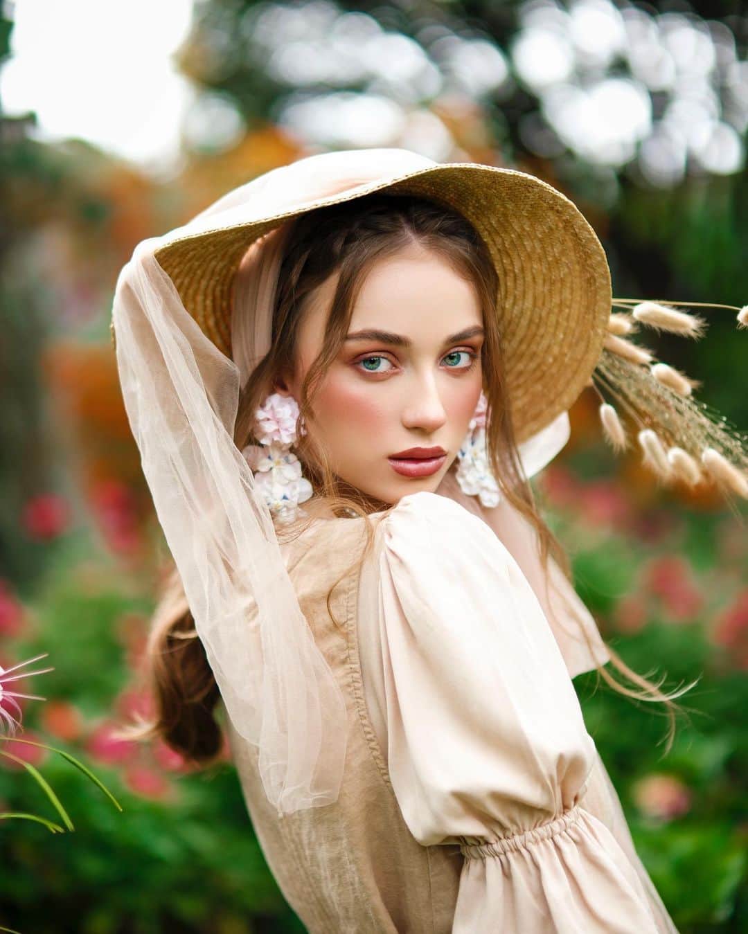 FUJIFILM INDONESIAさんのインスタグラム写真 - (FUJIFILM INDONESIAInstagram)「Pakai lensa ini dijamin tajam!  Fotografer @pfaisaln menggunakan kamera Fujifilm X-H2 dan memasangkan dengan lensa Fujinon XF56mmF1.2 R WR untuk memberikan foto dengan ketajaman yang sempurna.   Paduan kamera dan lensa ini memang tiada dua bagi yang mencintai keindahan dalam setiap detail foto yang tajam.   Captured by @pfaisaln Using Fujifilm X-H2 Lens Fujinon XF56mmF1.2 R WR  #XH2 #XH2_id #XF56MMF12RWR #Fujifilm_id #FujifilmIndonesia」11月15日 14時26分 - fujifilm_id