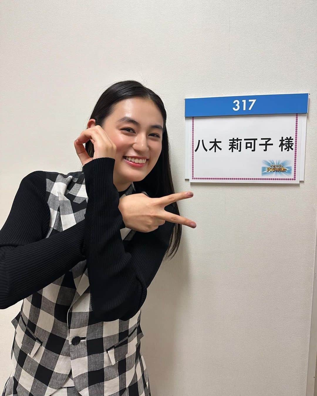 八木莉可子さんのインスタグラム写真 - (八木莉可子Instagram)「フジテレビ系  「パリピ孔明」 本日、第8話放送です🎙️  今夜も22時からの放送です！ ぜひご覧ください＾＾  写真は、過去のアザリエ七海です。 ところで全部同じ顔してますが、 その口はマイブームなのかい…わたし。  そして、本日よる19時から放送される 「奇跡体験！アンビリバボー」にも 出演させていただいております。  ぜひアンビリバボー見て、その後のパリピも見てね…☺️  アンビリーバボーは 最新アニマル映像SPですよ🐕  #フジテレビ #パリピ孔明 #奇跡体験アンビリバボー」11月15日 14時39分 - yagirikaco_official