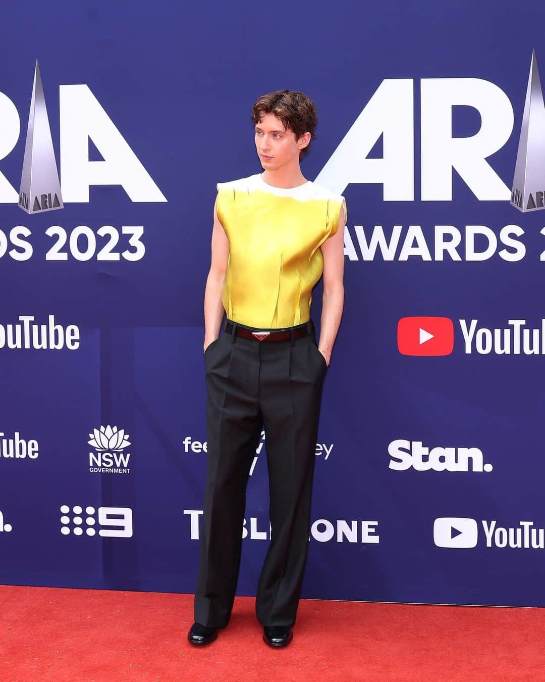 Vogue Australiaのインスタグラム：「It’s that special time of year again for Australia’s music industry—the iconic, long-awaited for #ARIAAwards. From #TroyeSivan in @prada to #GFlip, see the red carpet arrivals at the link in our bio.  📷 Getty Images」