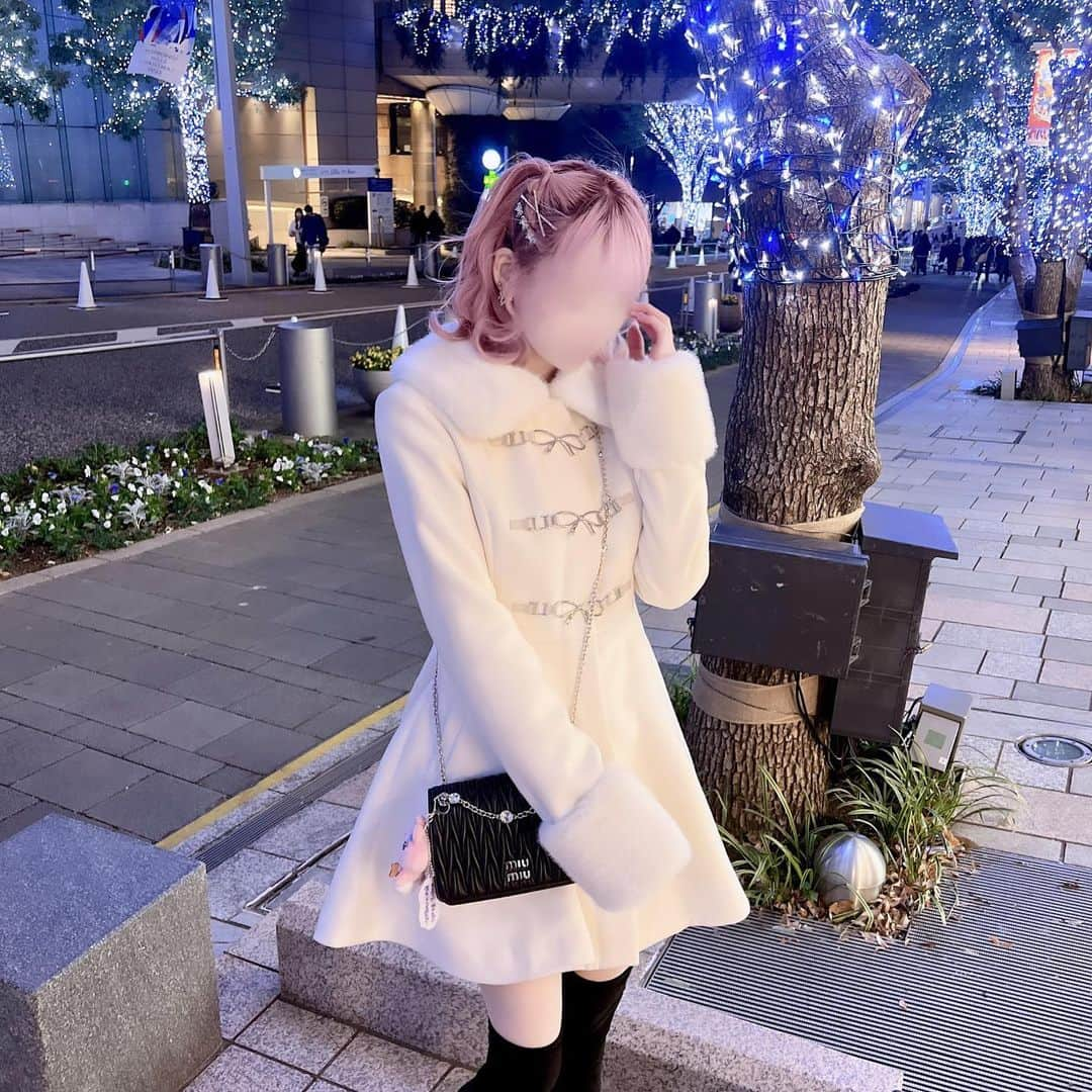 イモのインスタグラム：「六本木のイルミネーション🌃💫꙳⟡  この前始まったばかりで混み合う前に行ってきたෆ.̮ෆ コートは今日発売🧥𖤐冬の量産型って最高にかわいい💖  またロングヘアになったらこのコート着て他のイルミもまわる予定⭐️  #六本木 #六本木けやき坂 #隠しきれないヲタク #量産型 #量産型ヲタク #非量産型 #非量産型ヲタク #量産型ヘアメ」