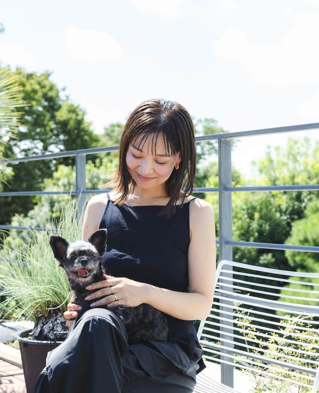 金子渚さんのインスタグラム写真 - (金子渚Instagram)「自宅の取材をしていただきました🏡 夏の日の緑がきれいな晴れた日でした🌳 @lifelabel_official 是非ご覧ください🌳」11月15日 14時40分 - nagisakaneko