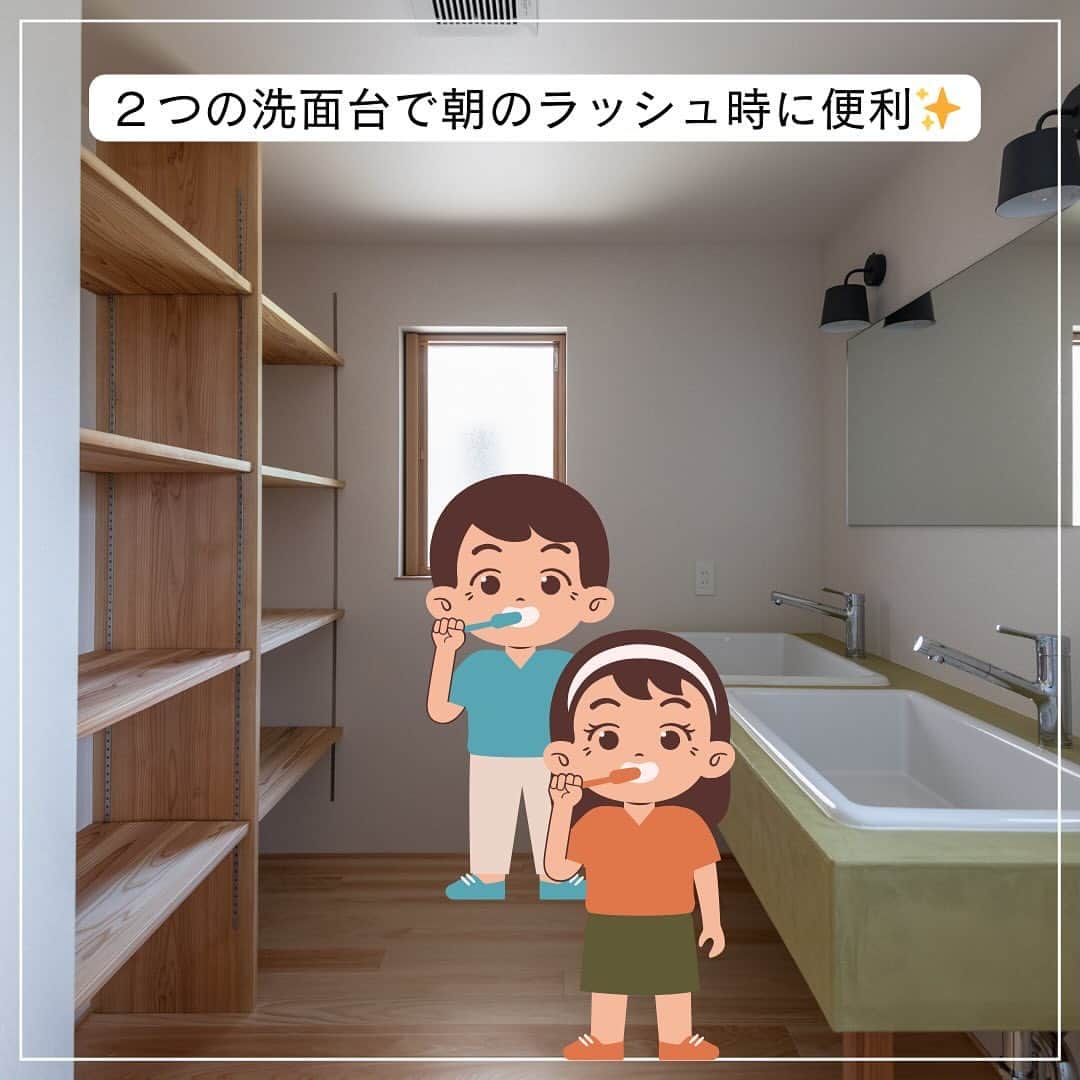 木だて家さんのインスタグラム写真 - (木だて家Instagram)「【小さく建てて大きく暮らす】  ▶︎畳コーナー合わせると22帖のLDK  ▶︎LDKに吹き抜けがあると空間が広がり開放感が生まれます☀️  ▶︎ 1階は和室には押入、キッチンの背面にはパントリーとして造作の棚🍞  ▶︎洗面スペースには2つ並びの洗面台で朝のラッシュ時に便利🪥  ▶︎2階には3部屋あり、各部屋に収納、主寝室にはウォークインクローゼットがあり収納面も充実💡  【主な外部仕様】  屋根：ガルバリウム鋼板たてひら葺き  外壁：ガルバリウム鋼板六ツ山角波張り　そとん壁（高千穂シラス）  軒天：ケイカル板AEP塗装  サッシ：エピソードシリーズ（YKKAP）  玄関ドア：ヴェナートD30（YKKAP）  玄関土間：豆砂利洗い出し仕上  主な内部仕上  床：１階：桧フローリング　2階：杉赤フローリング  室内建具：木だて家オリジナル造作建具（福井県産スギ）  造作家具：洗面カウンター（天板：モールテックス仕上）、キッチン収納、収納可動棚などなど（すべて福井県産スギ）  階段：ヒメコマツ  ※フラット35S　特に優良な住宅基準(金利Aプラン）省エネルギー性適合住宅 . DATE . 1階：58.79㎡(17.78坪)  2階：34.78㎡(10.52坪)  延床：93.57㎡(28.30坪)  敷地：167.30㎡(50.60坪)  この投稿が良いなと思ったらコメント欄の❤️で教えてね！  ━━━━━━━━━━━━━━━  住宅事例をもっと見る @kidateya  ━━━━━━━━━━━━━━━    “自然素材で暮らしをデザイン”    木だて家の家づくりとは   ＼福井県産の杉で、自社で製材を行っております／  木だて家では、住まいを支える梁、桁等の構造材などを、  福井県産の杉で、自社で製材を行っております。  福井で住むには福井で育った木を使い、同じ環境で育ったものどうし「人」 も「木」も自然なモノです。  長く使い込めば深い味わいがでてきます。  . ＼家族の構成や生活スタイルに沿った家づくり／  住まいづくりの基本は「家族」  家族の顔が見える、家族が集う場所を第一に考えた住まいづくりを実現します。 こどもさんの成長、家族構成の変化も考えて、可変性のあるプランづくりを心掛けています。  . ＼環境にやさしい、人にやさしい家づくり／  限りある資源の「木」を大切にしたい、人に優しい環境を作りたいという思いで 家づくりを行っております。  「木」や「自然素材」には、湿気の調整や空気の浄化といった機能が自然に備わっています。  機械的な設備の使用を出来る限り抑えて、自然の恩恵を十分に活かした住まいづくりを 目指しています。  . ＼五感で味わえる住まいづくり／  「足触り」、「手触り」、「香り」、「やわらかな陽射し」、「風が吹き抜ける」 というような“感覚的に気持ち良い”を大切にしています。   . そのほかにも、  ◆家事や子育てもこなす女性設計士が在籍  ◆土地探しからサポートします！  ◆トータル予算を大切に資金計画もしっかり行います！  ◆リフォーム、リノベーションもお任せください  ◆建てた後のオーナー様との関りも大切にしています    暮らしていく程に愛着が湧く家を。    #木だて家  #福井県  #越前市  #福井工務店  #福井新築  #福井注文住宅  #福井自然素材の家  #福井自然素材の家づくり  #福井自然素材住宅  #福井木の家  #木の家専門店  #木の家づくり  #施工事例  #自由設計  #木の家暮らし  #暮らしやすい家  #暮らしやすい家づくり  #設計士とつくる家  #設計士と直接話せる家づくり  #建築士  #デザイン設計  #建築士とつくる家  #和モダン  #造作家具のある暮らし  #ガーデンデザイン  #エクステリアデザイン  #ジェンダーフリーデザイン  #パッシブデザイン設計  #高性能の木造住宅」11月15日 14時41分 - kidateya