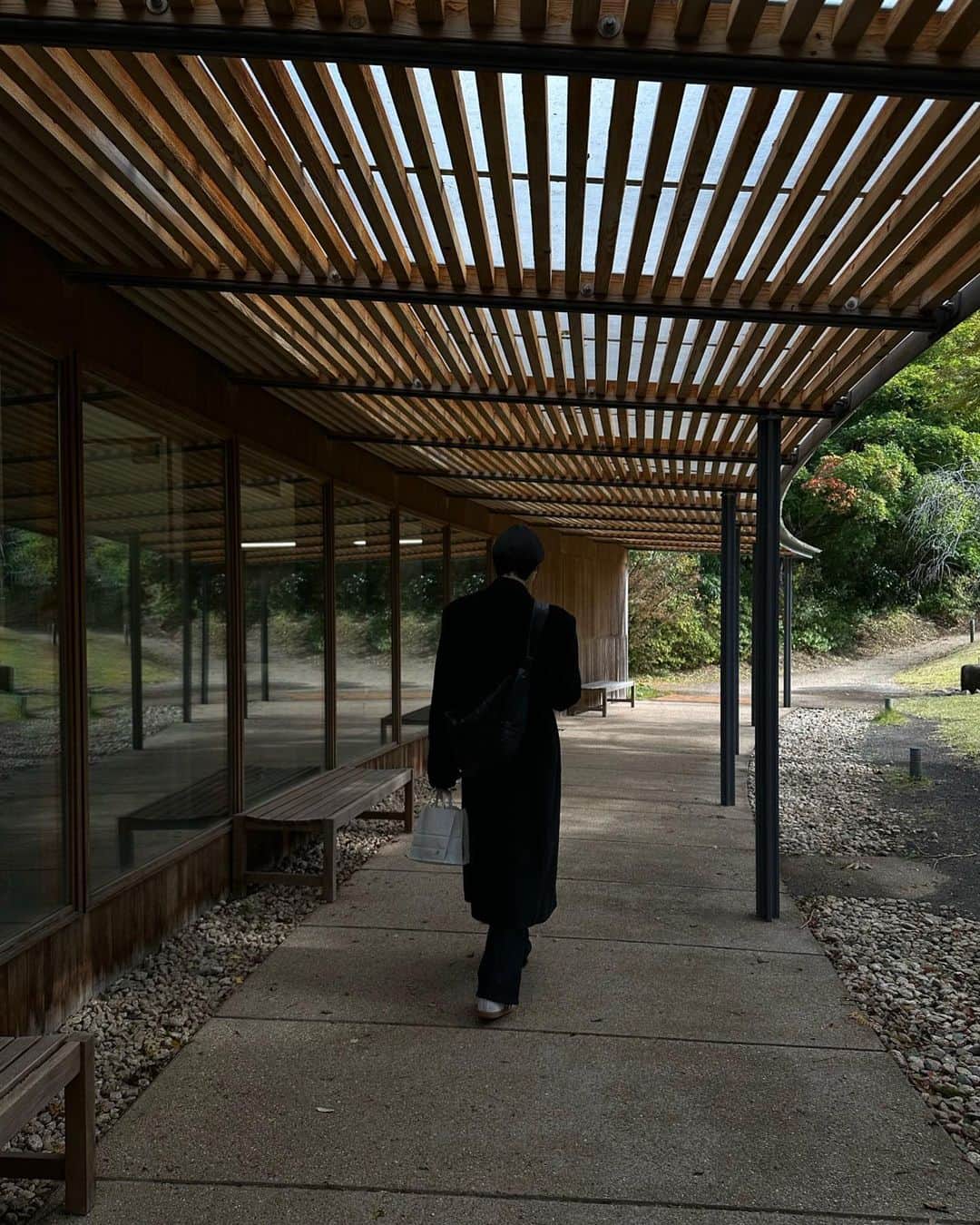 新井貴子さんのインスタグラム写真 - (新井貴子Instagram)「静岡ふらりたび。   🍵🍁🍂  (何かを必死に撮っていた夫。腰90度。)」11月15日 14時45分 - kikoarai
