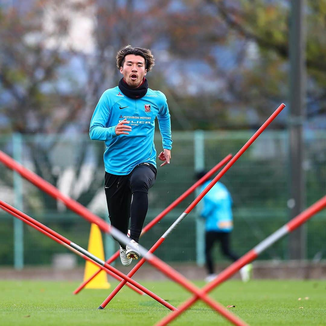 浦和レッドダイヤモンズさんのインスタグラム写真 - (浦和レッドダイヤモンズInstagram)「11.15 TRAINING | 📷  次戦 明治安田生命J1リーグ 第33節 11.25(土) vs アビスパ福岡 【MATCH PARTNER 三菱自動車】 埼玉スタジアム2002・14時キックオフ  𝙉𝙀𝙓𝙏 𝙈𝘼𝙏𝘾𝙃 Meiji Yasuda J1 League 33rd sec 11.25(Sat) vs Avispa Fukuoka Saitama Stadium 2002 14:00KO  #小泉佳穂 #宮本優太 #髙橋利樹 #馬渡和彰 #ブライアンリンセン #関根貴大 #岩波拓也 #明本考浩 #西川周作 #平野佑一 #興梠慎三 #urawareds #浦和レッズ #WeareREDS #サッカー」11月15日 14時51分 - urawaredsofficial