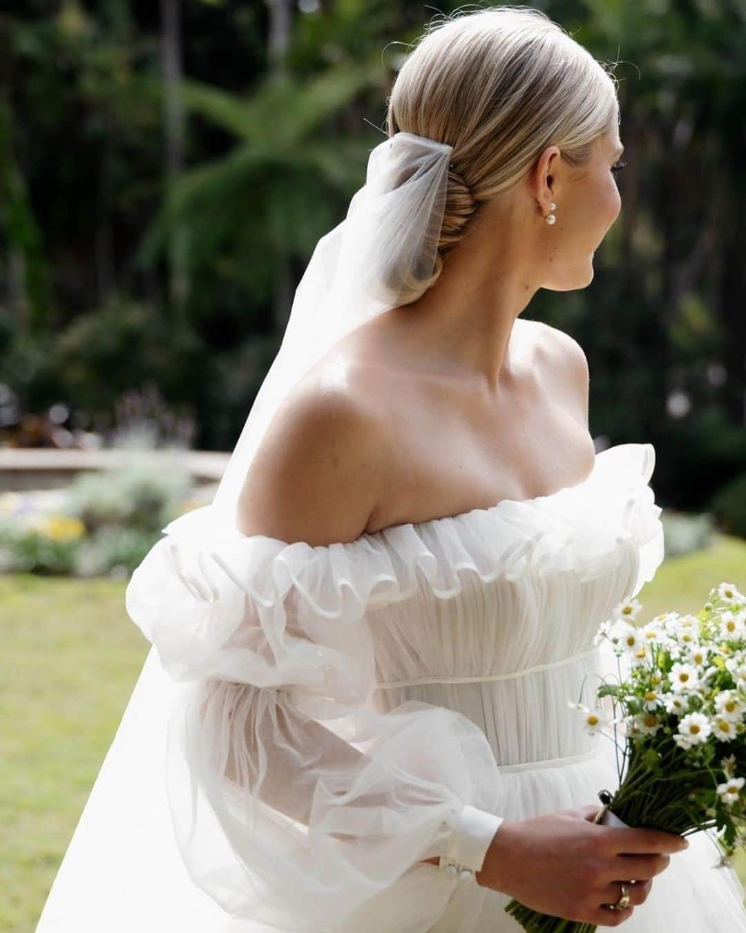 Steven Khalilのインスタグラム：「The captivating allure of our beautiful bride  in custom STEVEN KHALIL Couture gown. ​​​​​​​​​⁣ #stevenkhalil #stevenkhalilbride #weddinggown #bridal」