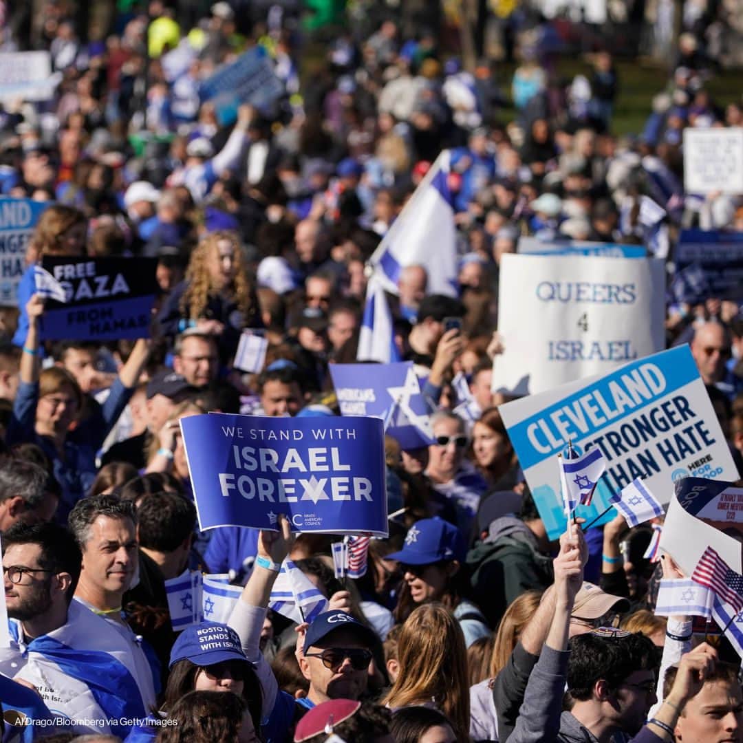 ABC Newsさんのインスタグラム写真 - (ABC NewsInstagram)「Thousands of demonstrators from across the country gathered in Washington D.C. on Tuesday to support Israel amid the war with Hamas in the Gaza Strip.  The "March for Israel" — a rally on the National Mall rather than a march — was organized by the Jewish Federations of North America to "show solidarity and support for Israel and the Israeli People," according to a permit filed with the National Park Service.  A bipartisan slate of lawmakers who addressed the crowd also called for the release of hostages.  Read more at link in bio.」11月15日 6時10分 - abcnews