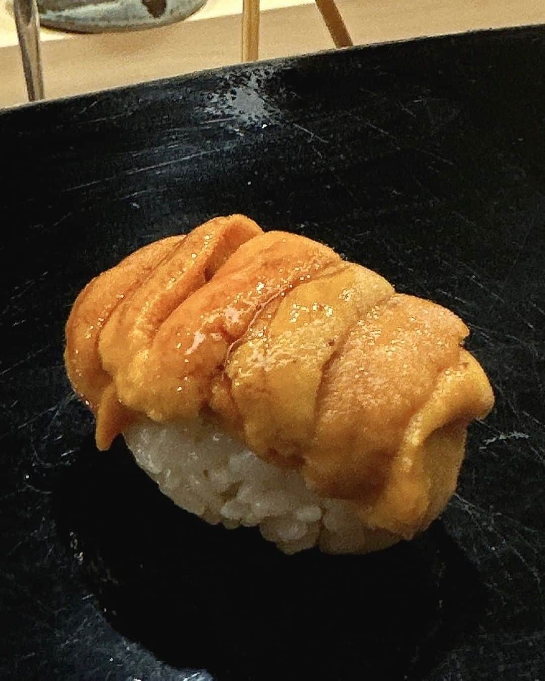 箕輪玖美さんのインスタグラム写真 - (箕輪玖美Instagram)「日本橋 蛎殻町 すぎた🍣 ・ ・ 中々予約が取れない鮨の名店へ、予約を取って頂けたので待望の訪問✨ ・ ・ 正統派の江戸前鮨を堪能して来ました✨ お鮨大好き💕 美味しゅうございました😊  #蛎殻町すぎた #すぎた #江戸前鮨 #お鮨  #お鮨好きな人と繋がりたい #日本橋グルメ #instagourmet #sushi #japanesefood #ご馳走様でした #口福 #食いしん坊 #アラフィフ女子 #箕輪玖美」11月15日 6時34分 - kumi.111