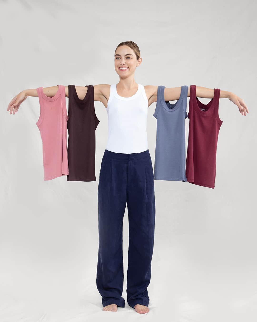 デイヴィッド ラーナーのインスタグラム：「Our goal is to make the basics easy. That’s why our clothes are an easy fit, easy wear, easy comfort, easy stretch and an easy save with up to 50% off sitewide right now.」
