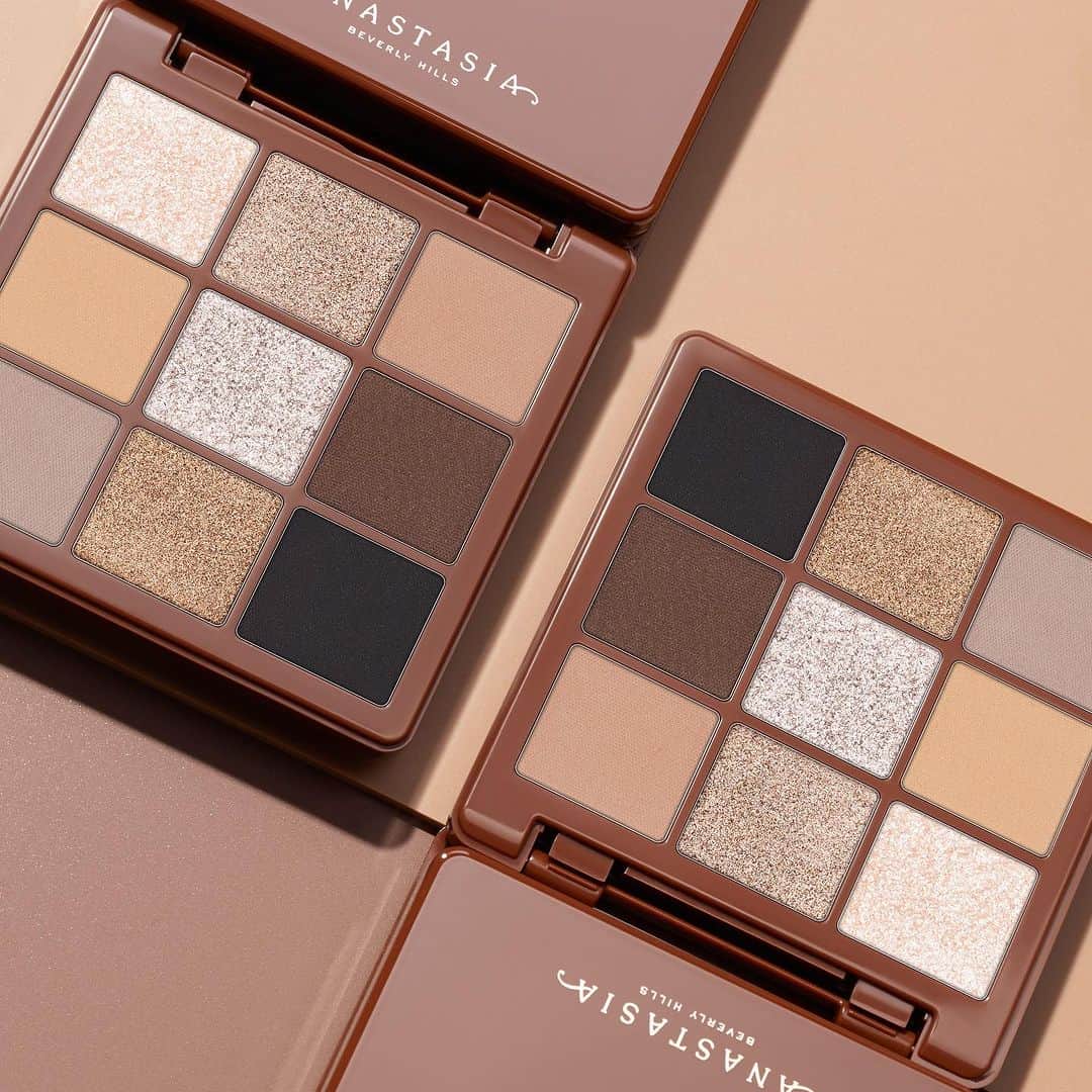 Anastasia Beverly Hillsのインスタグラム：「One for them and one for you 😌 Our new Sultry Mini Eyeshadow Palette is the perfect stocking stuffer! Add it to your cart at the link in bio! 🔥  #AnastasiaBeverlyHills」