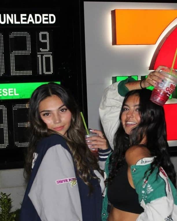 7-Eleven USAさんのインスタグラム写真 - (7-Eleven USAInstagram)「Another day, another #BaddiesOf7ELEVEn  Frame 1: @leahshaani  Frame 2: @katiamariev and @kalanitaylorm  Frame 3: @drea.jai and @kyramea3」11月15日 7時02分 - 7eleven