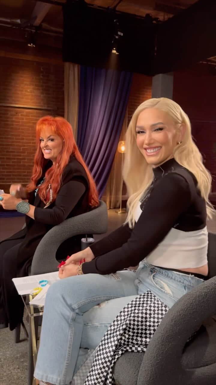 グウェン・ステファニーのインスタグラム：「the iconic @wynonnajudd joins #teamgwen as our mega mentor and we r SO excited !! #teamgwen #thevoice」
