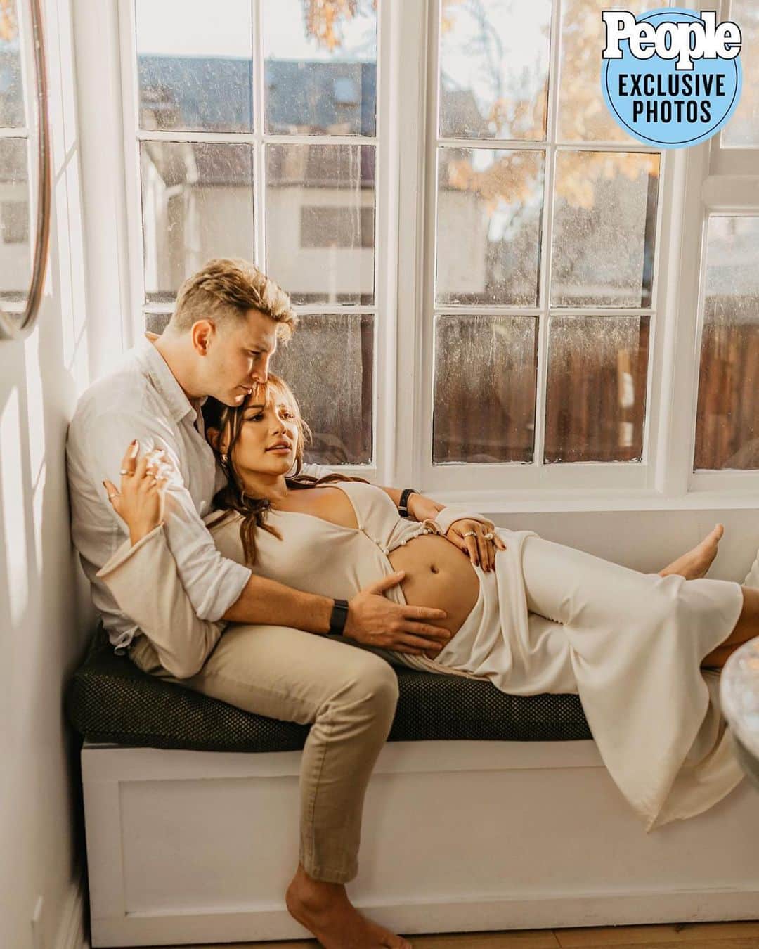 People Magazineのインスタグラム：「The Love Is Blind family and Bachelor Nation are both growing! 🍼 Reality TV stars turned couple Giannina Gibelli and Blake Horstmann are expecting their first baby together. For the full story, tap the link in bio! | 📷: @chaseburfordphoto」