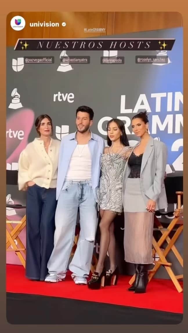 ロゼリン・サンチェスのインスタグラム：「Love love love this 💕💕💕 Que emoción compartir tarima con este grupo tan AMAZING!! @pazvegaofficial  @sebastianyatra  @dannapaola   Lo máximo 💫🙌 @latingrammys  #sevilla」