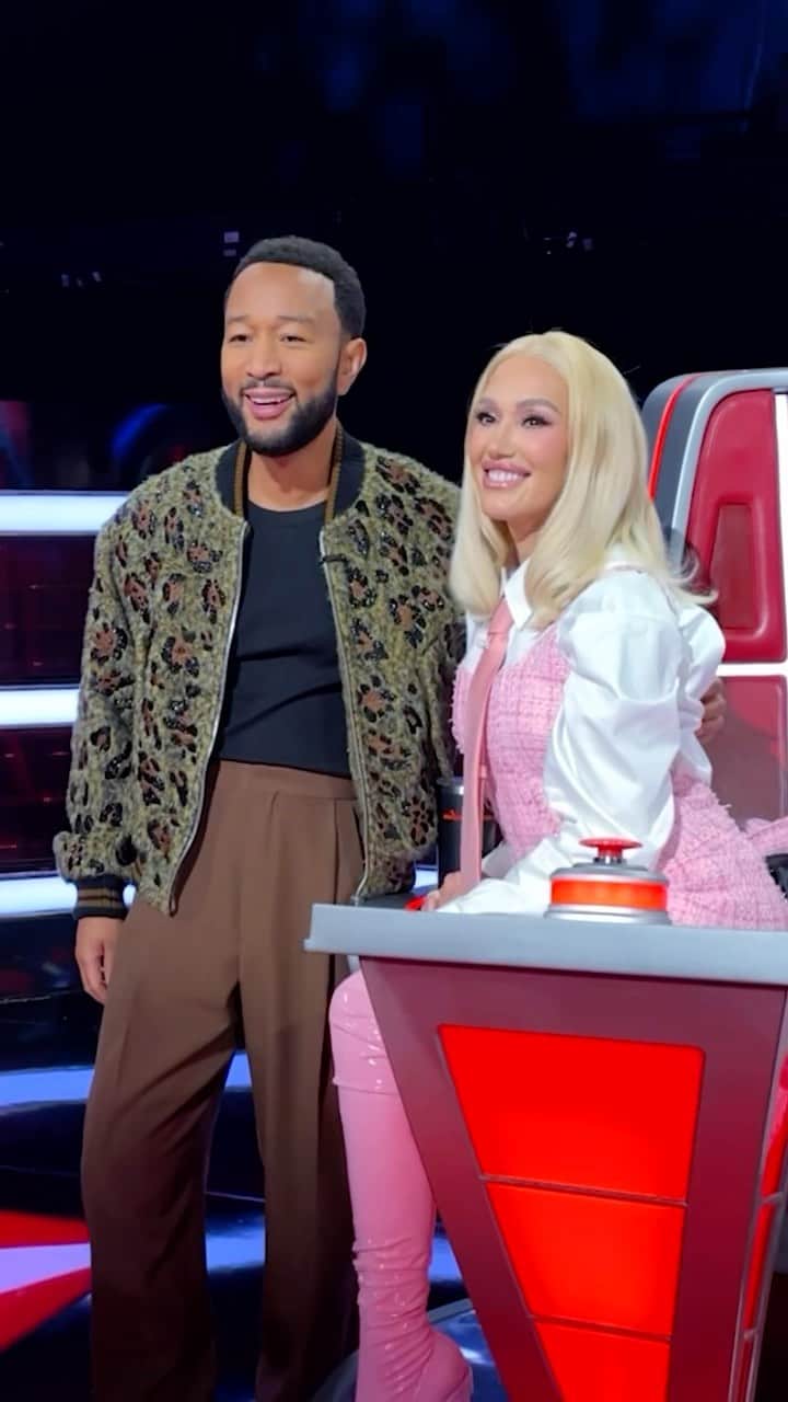 ジョン・レジェンドのインスタグラム：「@GwenStefani and I got different fashion memos this #VoiceKnockout round!」