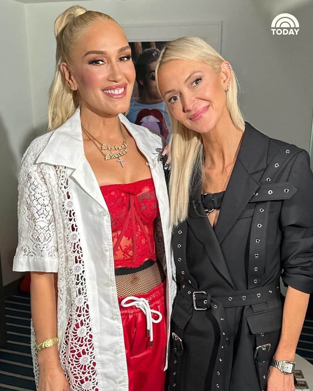 グウェン・ステファニーのインスタグラム：「We’re so excited to launch our new series Shop the Drop with @zannarassi and @gwenstefani on @hodaandjenna! Zanna is sitting down with Gwen for an intimate conversation about family, fashion, beauty, new music and more. And the best part? Gwen has an exciting discount for us you won’t want to miss.! Tune in tomorrow, November 15.」