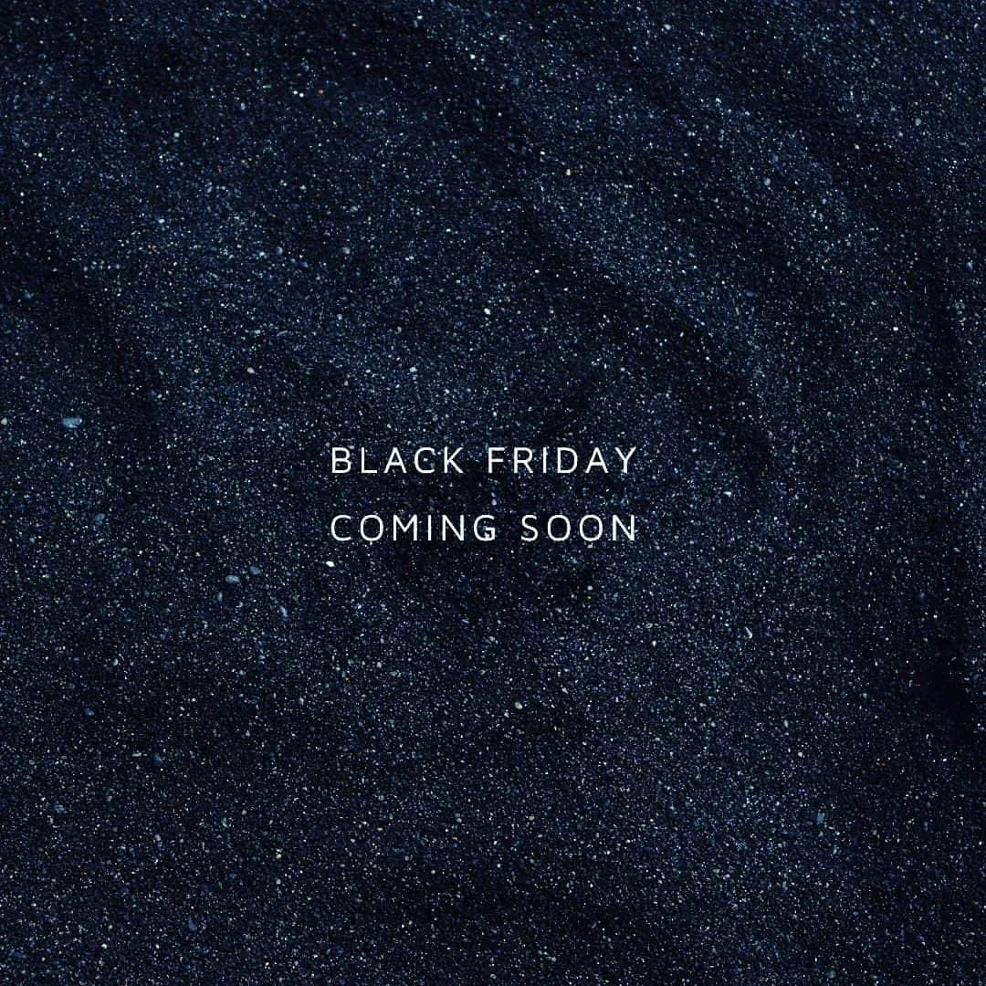 アズニのインスタグラム：「Keep your eyes peeled. 😀 Extra discounts for our newsletter subscribers  #azuni #blackfriday23 #bfcm #cyberweekend」