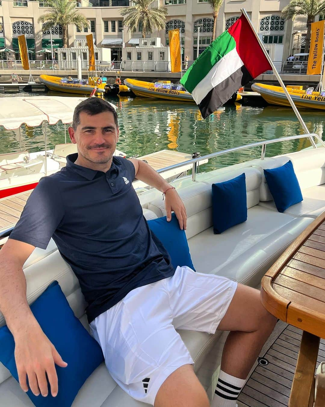 イケル・カシージャスさんのインスタグラム写真 - (イケル・カシージャスInstagram)「🇪🇸 ✈️ 🇦🇪」11月15日 7時51分 - ikercasillas