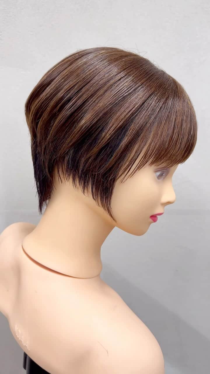 鶴谷和俊のインスタグラム：「ショートヘア/pelo corto short hair 短髮/短发  ▪️使用ハサミ/scissors JOEWELL  supreme SPM-60 International Exclusive Exclusivo Internacional  JDB-610F  #ショートヘア #hairtiktok  #hairtok #bob #ボブ #ショートヘア #カット #ヘアカット #ヘアスタイル #髪型 #hair  #haircut #hairstyle #hairstyles #hairstylest #hairstyle #美容師 #Hairdresser #ម៉ាស់ស្រពះ #Thợlàmtóc #हेयरड्रेसर #Peluquero #미용사 #美发师 #Coiffeur #peinado #joewellscissorspr #pr」