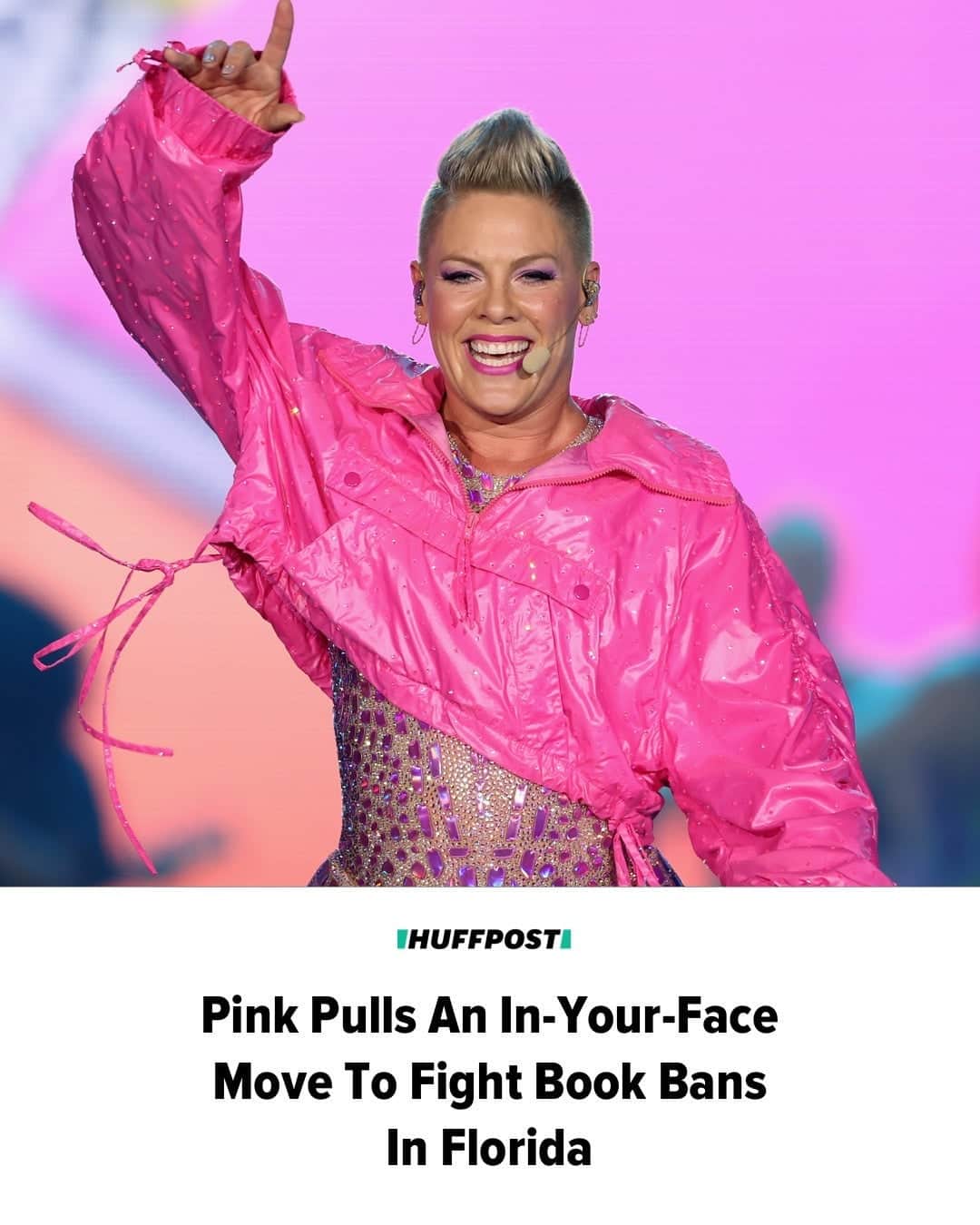 Huffington Postのインスタグラム：「Grammy-winning singer Pink is taking the fight against censorship to where she works.  The pop star on Monday announced she was giving away thousands of banned books at concert stops in Florida, where book-banning has thrived under Gov. Ron DeSantis (R).  In a partnership with PEN America and Florida bookseller Books & Books, Pink will distribute 2,000 copies of “The Family Book” by Todd Parr, “The Hill We Climb” by Amanda Gorman, “Beloved” by Toni Morrison and a book from the “Girls Who Code” series at her Tuesday and Wednesday shows in Miami and Sunrise, according to a release. All are on the free-expression advocacy group’s index of books that were banned at some point.  “Books have held a special joy for me from the time I was a child, and that’s why I am unwilling to stand by and watch while books are banned by schools,” the “Trustfall” performer said. “It’s especially hateful to see authorities take aim at books about race and racism and against LGBTQ authors and those of color. We have made so many strides toward equality in this country and no one should want to see this progress reversed."   Head to our link in bio to read more. // 📷 Getty Images // 🖊️ Ron Dicker」