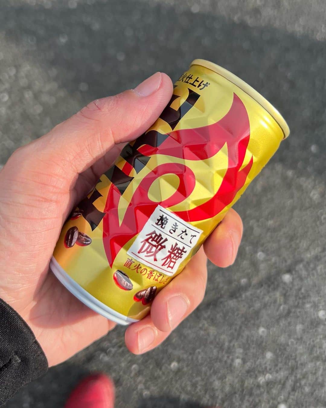 靖乃のインスタグラム：「皆様、改めて昨日のFC企画お誕生日会もありがとうございました🎵 本日もゆっくり頑張って参りましょ🌟 ホットコーヒー☕️と見せかけてアイスです  #靖乃 #ハイダンシークドロシー #淡路島 #ピン毛」