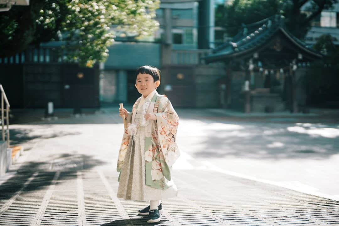 ヒロタテツヤさんのインスタグラム写真 - (ヒロタテツヤInstagram)「七五三に行ってきました😌  無事に5歳を迎えられたことに感謝し、これからの健やかな成長をお祈りして頂きました⛩️  どうやら、神様に会えたみたいです。よかったね！  おめでとう😌  #753  #七五三  #難波神社 #おめでとう #七五三撮影」11月15日 8時06分 - hirotetu68