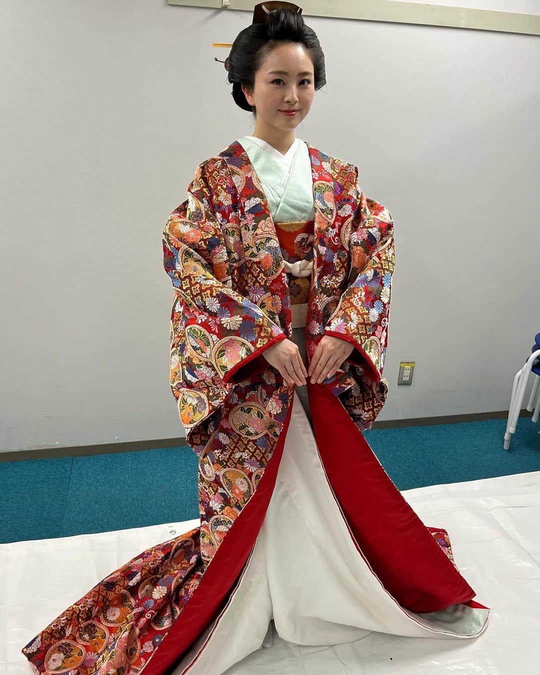 荒井レイラさんのインスタグラム写真 - (荒井レイラInstagram)「アコムの新CMに出演しています ぜひご覧下さい^ ^  #アコム #cm #大奥」11月15日 8時12分 - reira_arai_off