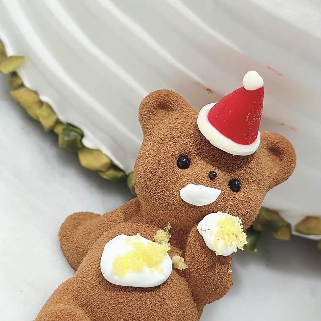 岡田ゆり子さんのインスタグラム写真 - (岡田ゆり子Instagram)「🍓❤️🍰  @louange_tokyo ❤️  どのケーキも繊細で美しくて 食べられるとは思えないほど可愛かった、、、💗🐻  いただいた３種類のケーキも とっても美味しかったよ❤️  クリスマスってわくわくするね❤️ 今年はどんなクリスマスケーキを食べようかなー☺️🍓  #louangetokyo  #xmas #xmascake #クリスマス #クリスマスケーキ」11月15日 12時00分 - yyy__0520