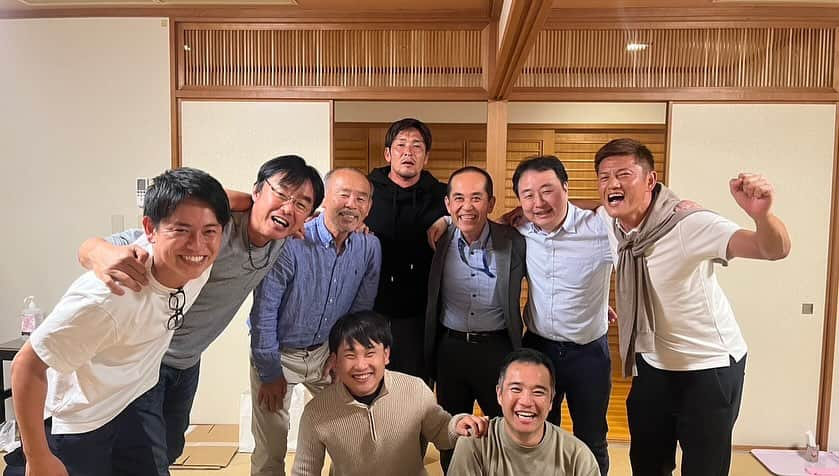 播戸竜二さんのインスタグラム写真 - (播戸竜二Instagram)「『ダイセルスポーツパーク⚽️⚾️』 おばんざーい✊ ・ 春に引き続き秋もやりました！ ・ ダイセルさんが播磨工場ならびに播磨地域の貢献を考えて企画されたイベントです！ ・ 前回はサッカーだけでしたが、今回はスポーツパークなので、野球とブライトサッカーも一緒にやりました！ ・ 野球は元阪神タイガースの今成亮太さん！ @ryotaimanari  ・ ブライトサッカーは日本代表選手でダイセルの社員でもある高橋裕人選手！ ・ サッカーはお馴染み加地亮さん！（笑） LISEMからたかとしげ！ @lisem_taka  @lisem_shige  ・ サッカーだけではなく、子ども達がいろいろな競技をプレーできるダイセルスポーツパーク！ ・ 播戸はブラインドサッカーは怖すぎたけど、子ども達はバンバンやってました！ ・ 小さい頃からいろいろな事に触れ合う大切さを改めて感じました！ ・ こういうイベントをバンバンやって行きたいです！ ・ やっぱりリアルはいい！ ・ コミュニケーションは最高！ ・ ・ #ダイセル #ダイセルスポーツパーク #みんなでおばんざーい✊ #元気の出る言葉」11月15日 8時35分 - ryuji_bando