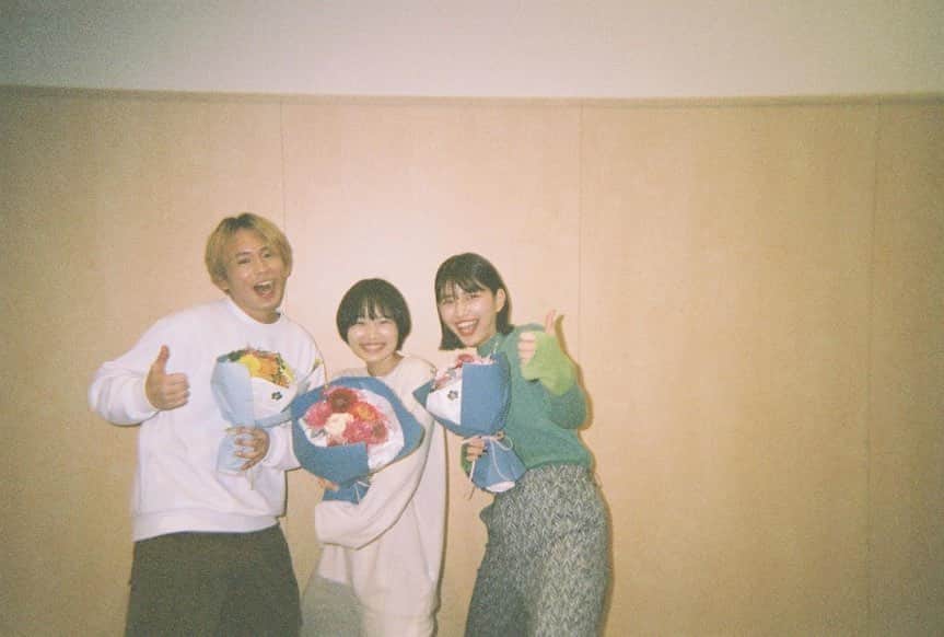 上大迫祐希さんのインスタグラム写真 - (上大迫祐希Instagram)「映画『青すぎる、青』 今週までの上映となる映画館がいくつかあります。  11/16(木)まで キノシネマ天神　福岡  11/17(金)まで 新宿K's cinema  東京 シアターセブン  大阪  ご都合よろしければ、 ぜひ映画館でご覧いただけると嬉しいです！  写真は希良役の原愛音ちゃんが撮影期間に撮ってくれたもの📸 @aine_hara_0808   #映画 #青すぎる青 #鹿児島 #フィルムカメラ #オフショット」11月15日 8時36分 - y_kamioosako
