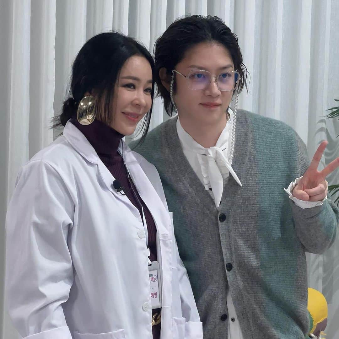 リー・ウネ・ヨンさんのインスタグラム写真 - (リー・ウネ・ヨンInstagram)「희철이와 함께 했던 #꽃밭병동 🌸 유튜브상영중😍 🥸좋댓구알 부탁해도 되죠?😳」11月15日 8時41分 - leehaeyoung1730
