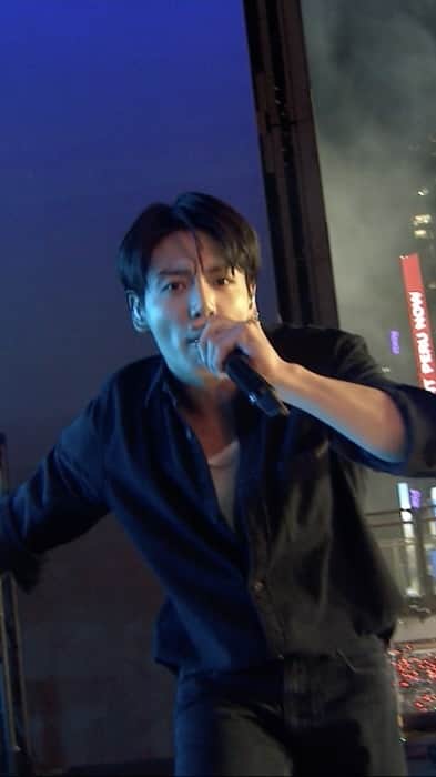 BTSのインスタグラム：「#JungKook performs songs from ‘GOLDEN’ on the TSX Stage 🔥  Video by @randyscottslavin  #JungKook_GOLDEN #JungKookonTSX #TSXEntertainment」
