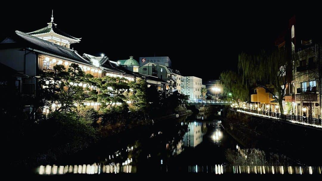 さんのインスタグラム写真 - (Instagram)「伊東の夜景。  #伊東市 #伊東の暮らし #伊東のいいとこ #わたしといとうと #東海館 #itocity #ito #izu #japanview」11月15日 8時50分 - fujimoriai