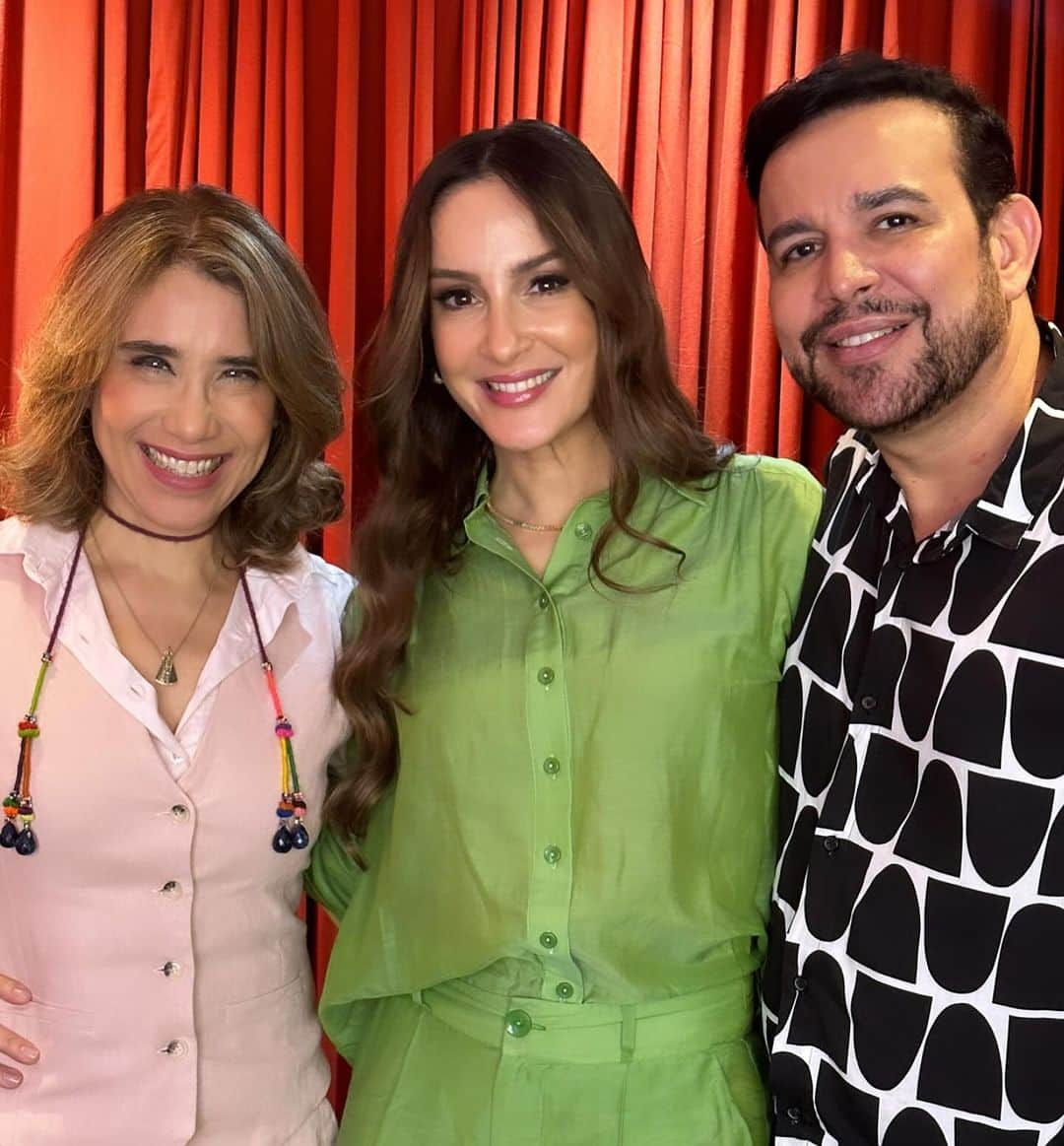 Claudia Leitteさんのインスタグラム写真 - (Claudia LeitteInstagram)「Quanta emoção! Meu primeiro podcast foi incrível, amei estar ao lado dos maravilhosos @anabeatriz11 e @alexpsicologo!  @podpeople_, obrigada pela acolhida! Valeu demais✨🫶🏽🤗!」11月15日 8時59分 - claudialeitte