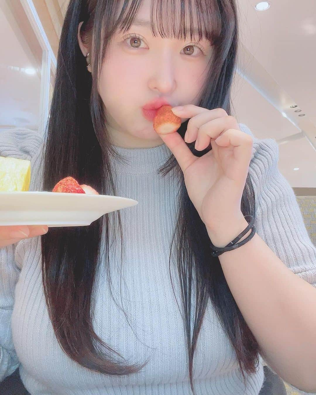 上田ミルキィのインスタグラム：「いてぃご🍓🐹🍓🐹🍓🐹」