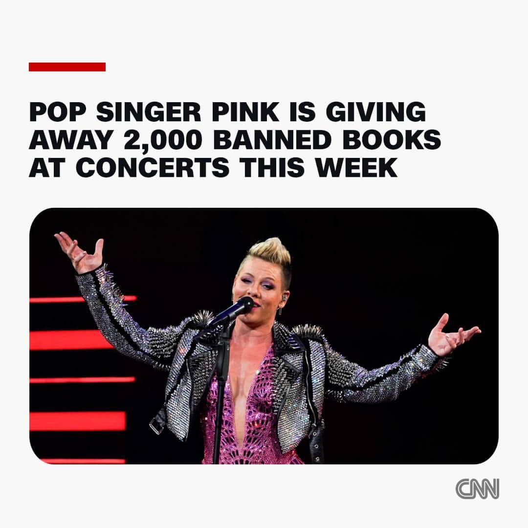 CNNのインスタグラム：「Pink will give away 2,000 banned books at her South Florida shows this week in partnership with the literary and free expression advocacy group PEN America.  Fans who attend the Miami and Sunrise, Florida, stops of the singer-songwriter’s “Trustfall Tour” Tuesday and Wednesday will receive a copy of some of the books that have appeared on PEN America’s Index of Banned Books.  Read more at the link in our bio.  📷: Michelle Pemberton/IndyStar/USA Today Network」