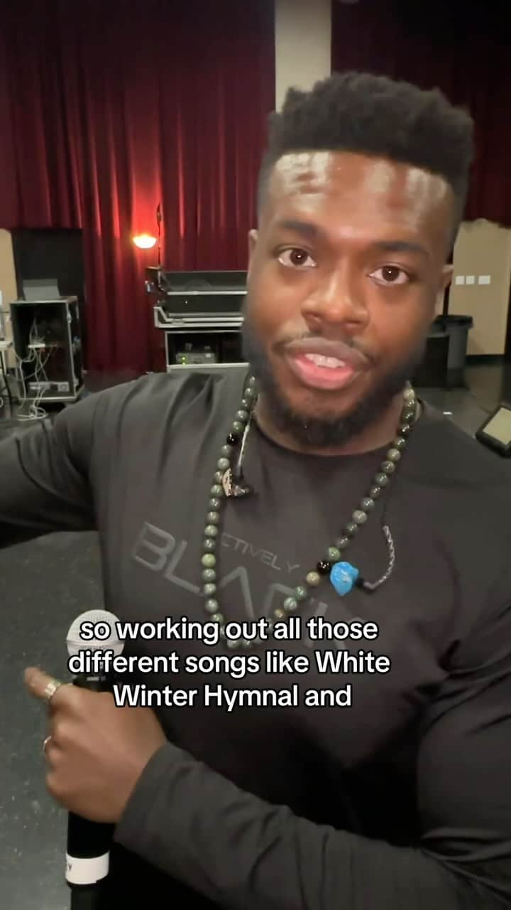 ペンタトニックスのインスタグラム：「THE MOST WONDERFUL TOUR OF THE YEAR kicks off TONIGHT!!!! 🎄🎅 ptxofficial.com」