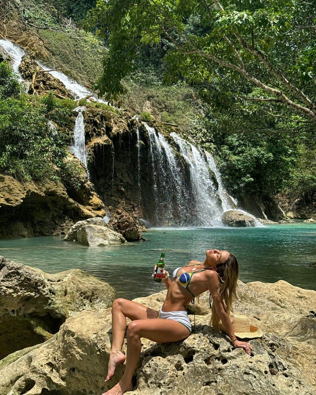 Cindy Pradoさんのインスタグラム写真 - (Cindy PradoInstagram)「Yesterday was just absolutely magical - wearing @fashionnova 🌺  After riding and swimming with horses all morning, we hiked to this beautiful waterfall with the prettiest blue water lagoon. We had floating trays filled with fruit, wine and beer, and grilled chicken made right on site by a fire they built. Being surrounded by all my friends in such a beautiful and natural setting made my heart so happy.」11月15日 9時04分 - cindyprado