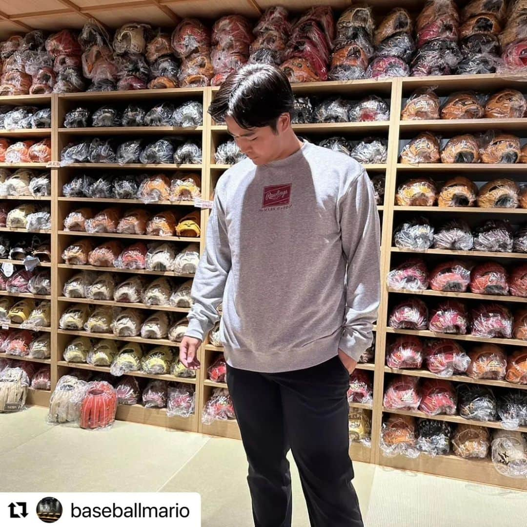 Rawlings Japanさんのインスタグラム写真 - (Rawlings JapanInstagram)「#Repost @baseballmario with @use.repost ・・・ … #ローリングス #Rawlings  #グラウンドレッド シリーズ #GROUNDRED  【トレーナースウェット】 グレー／ブラック ￥8,250（税込）  人生で起こることは すべて畳の上でも起こる  スポーツもカジュアルに シモキタらしさを。  ※通販サイトからもご購入可能です。 ￣￣￣￣￣￣￣￣￣￣￣￣￣￣ @baseballmario ・ ・ ・ #ちょっとずつ猛進 #知好楽面  #ベースボールマリオ #下北沢 #スポーツマリオ #グラブブルペン #グラブを持って野球専門店に行く文化を作りたい @rawlings_japan_llc」11月15日 9時04分 - rawlings_japan_llc