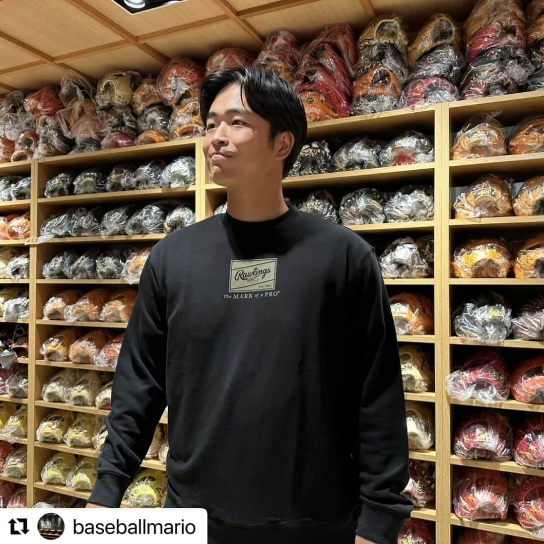 Rawlings Japanさんのインスタグラム写真 - (Rawlings JapanInstagram)「#Repost @baseballmario with @use.repost ・・・ … #ローリングス #Rawlings  #グラウンドレッド シリーズ #GROUNDRED  【トレーナースウェット】 グレー／ブラック ￥8,250（税込）  人生で起こることは すべて畳の上でも起こる  スポーツもカジュアルに シモキタらしさを。  ※通販サイトからもご購入可能です。 ￣￣￣￣￣￣￣￣￣￣￣￣￣￣ @baseballmario ・ ・ ・ #ちょっとずつ猛進 #知好楽面  #ベースボールマリオ #下北沢 #スポーツマリオ #グラブブルペン #グラブを持って野球専門店に行く文化を作りたい @rawlings_japan_llc」11月15日 9時04分 - rawlings_japan_llc