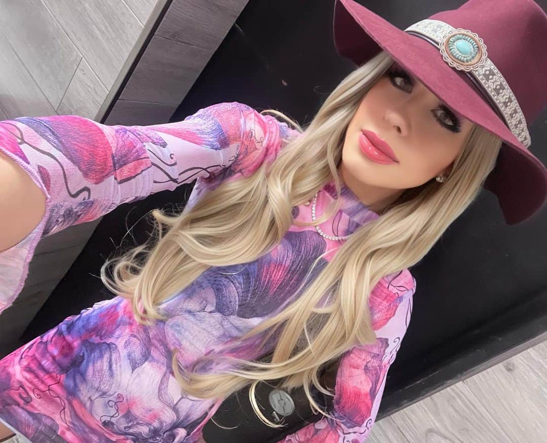 オリアンティさんのインスタグラム写真 - (オリアンティInstagram)「Not colorful enough 🙃✌🏻💛💜❤️💖」11月15日 9時08分 - iamorianthi