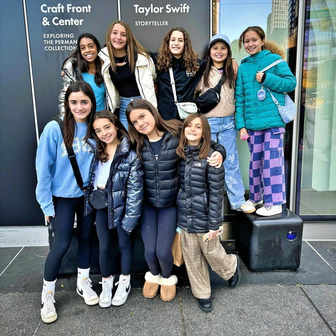 Ilana Wilesさんのインスタグラム写真 - (Ilana WilesInstagram)「Harlow and her camp friends went to the Taylor Swift exhibit at the Museum of Art and Design last weekend to celebrate all the November birthdays in their bunk, one of which is Harlow. I am also a November birthday so I am familiar with the fact that everyone on earth shares our birthday month! Last pic is me the next night celebrating all the November birthdays with my college friends. Here’s my question. Is everyone born in November? Or do people just tend to gravitate towards other people in their same birthday month?」11月15日 9時13分 - mommyshorts