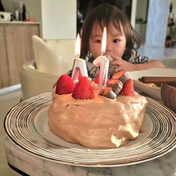 与沢翼さんのインスタグラム写真 - (与沢翼Instagram)「麗が手作りでケーキ作ってくれた😉嬉しいね」11月15日 9時25分 - tsubasayozawa