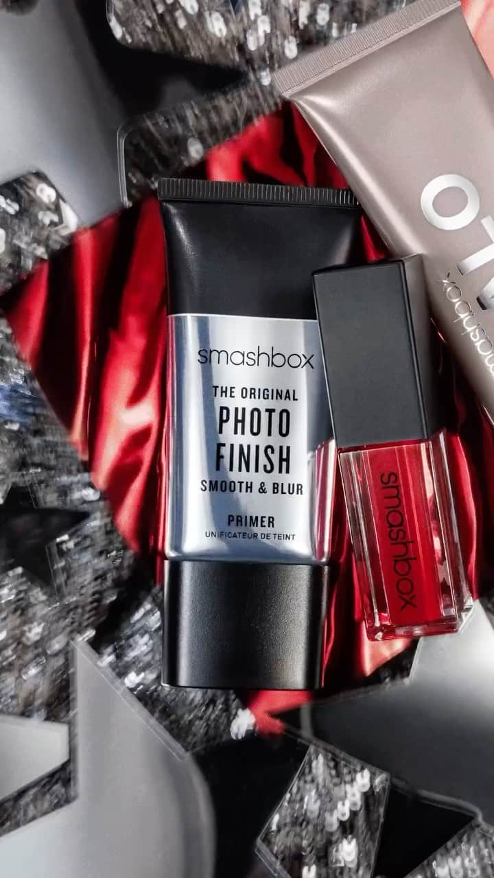 Smashboxのインスタグラム：「Smooth + blur primer gifts well with others (and works under any foundation, tinted moisturizer, or concealer) 🎁  Shop the velvety, makeup-gripping bestseller at @ultabeauty Link in bio」