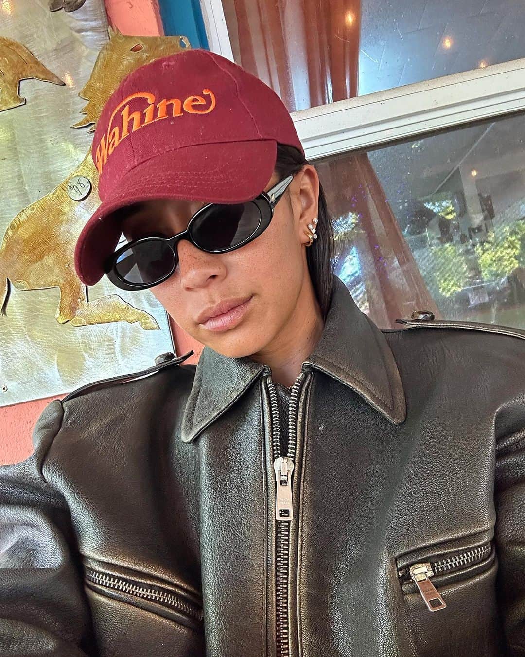 ケリア・モニーツのインスタグラム：「Working hard or hardly workin???! 🦴」