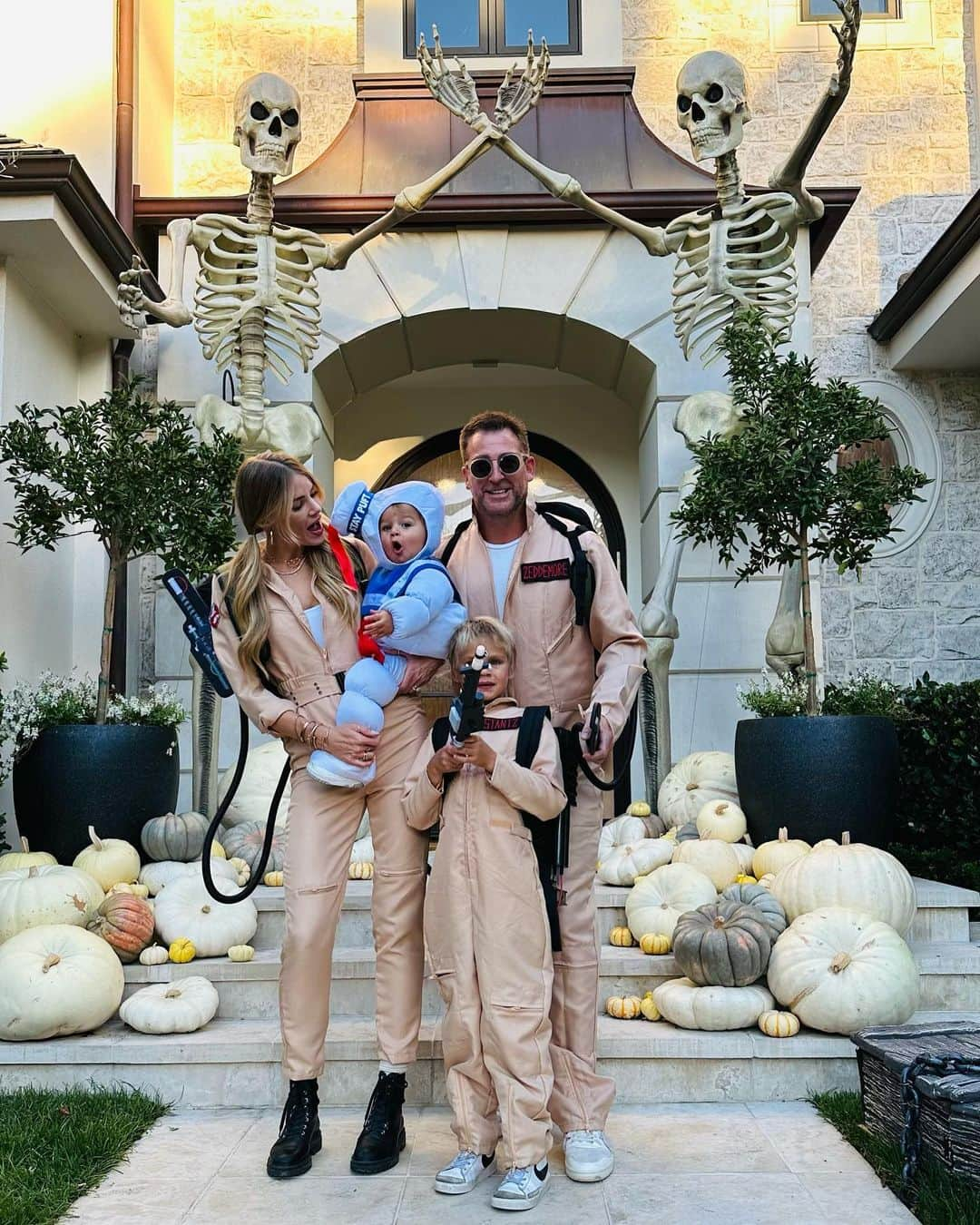 トリ・プラバーさんのインスタグラム写真 - (トリ・プラバーInstagram)「Let’s just say I’ve been busy… and baby boys first walking Halloween was pretty cute too 🧡」11月15日 15時13分 - toripraver