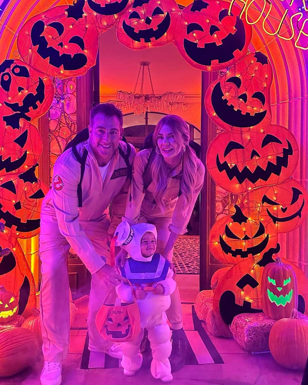 トリ・プラバーさんのインスタグラム写真 - (トリ・プラバーInstagram)「Let’s just say I’ve been busy… and baby boys first walking Halloween was pretty cute too 🧡」11月15日 15時13分 - toripraver