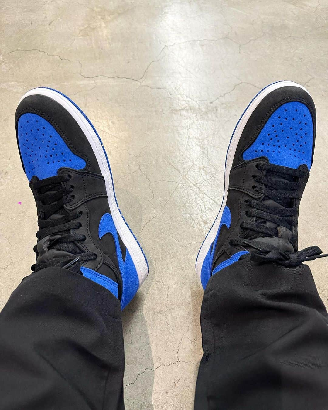 三田真一のインスタグラム：「Nike Air Jordan 1 Retro High OG “Royal Reimagined”  ロイヤルカラーのヌバック＆スウェード最高！  @nike  @jumpman23」