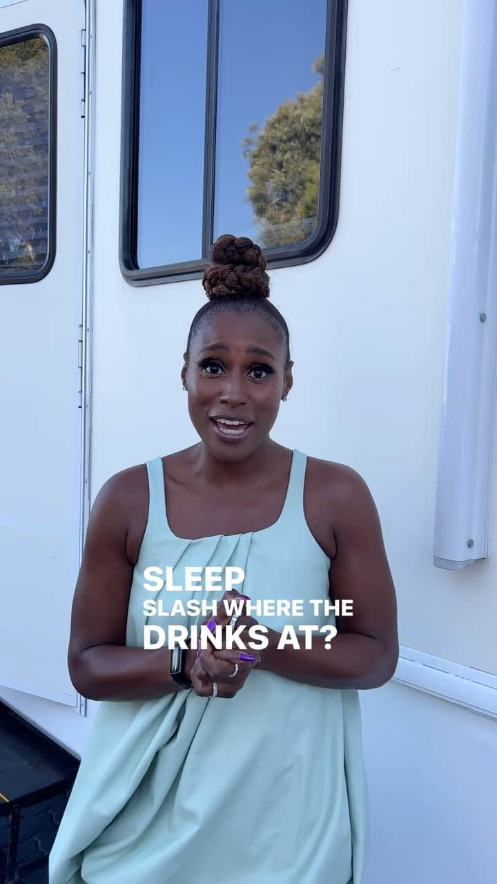 マリクレールのインスタグラム：「@issarae is an actor, writer, producer, founder, CEO, and more. But when we asked Rae to describe her multi-hyphenate status on a *personal* level, her response did not disappoint.   Tap the link in bio for more from our November 2023 Power Issue cover star.   📹: @stephrmro @amusementproductions.la @kelliefilmedthat」