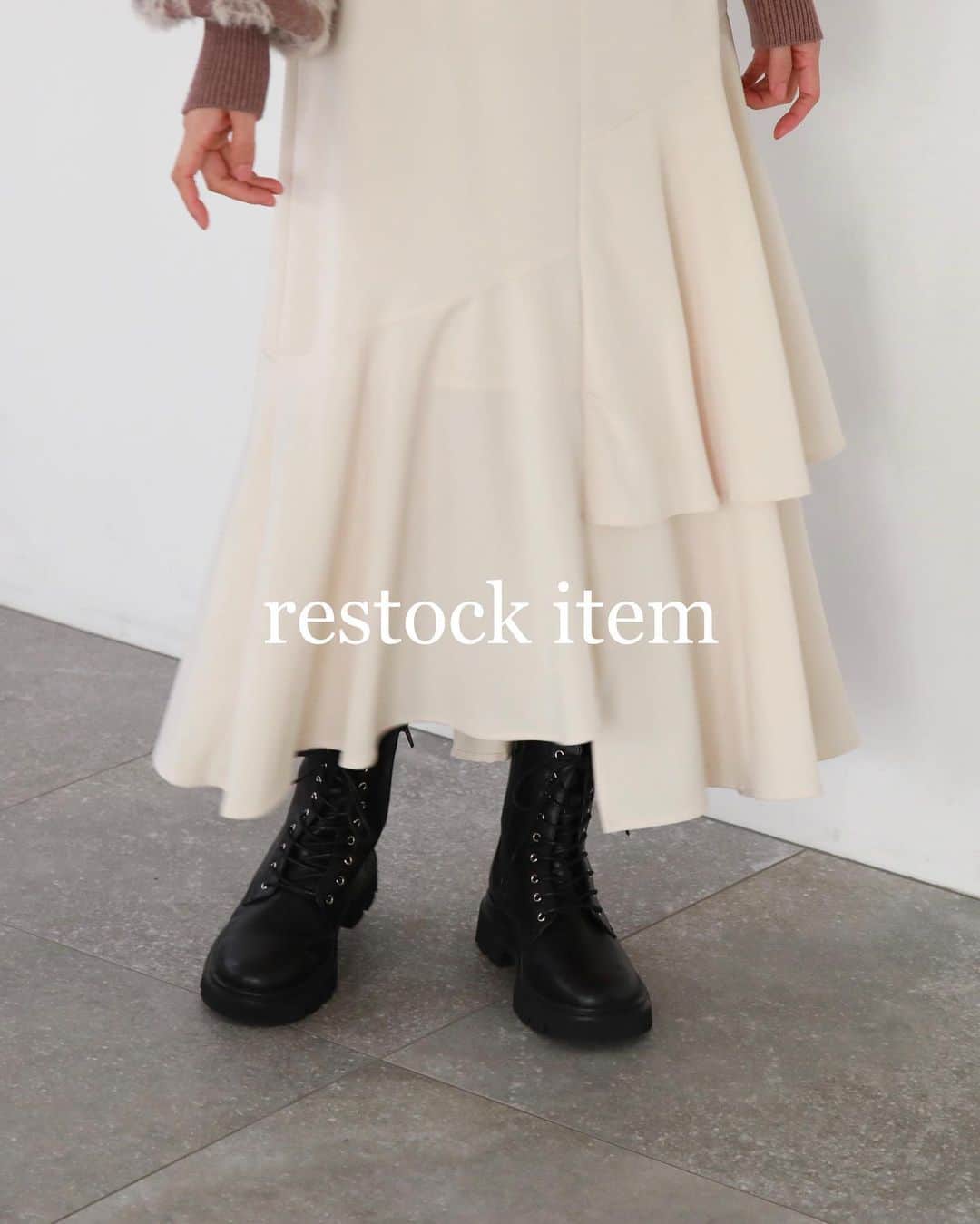 archives_officialのインスタグラム：「【restock item】 \\ 人気のアイテムが再入荷しました📢 // 完売していた人気のカラーも続々と再入荷！ この機会にお見逃しのないようCheck💕 ⁡ ⁡ 🏷️ アシメラッフルスカート price:¥6,490 color:ivory/beige/brown/black ⁡ 🏷️ ラメチュールプリーツスカート price:¥6,490 color:ivory/beige/brown/black ⁡ 🏷️ サテンフリルティアードボリュームスカート price:¥6,930 color:pink/gray/black ⁡ 🏷️ ダブルZIPタイトスカート price:¥6,930 color:ivory/charcoal gray/black ⁡ 🏷️ プリーツティアードスカート price:¥6,490 color:ivory/black ⁡ 　　 ⁡ 店頭•ECサイトにて発売中🗓️ ⁡ ⁡ ▶︎画像をタップしてショッピングしていただけます🛒※商品リンクの反映には時間がかかる場合があります。予めご了承下さい。 ⁡ 　 ⁡ @archives__official ⁡ ⁡ ⁡ #アルシーヴ#archives#冬服#冬コーデ#スカート#ロングスカート#スカートコーデ#ティアードスカート#ニットコーデ#ショートブーツ#フェミニンコーデ#フェミニン#大人かわいい#大人カジュアル#カジュアルコーデ」