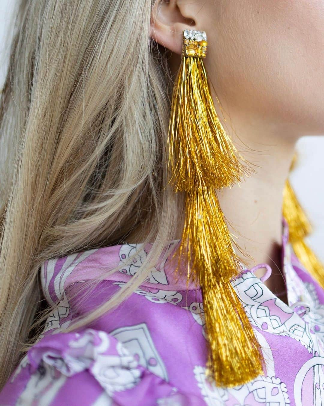 ココリボンさんのインスタグラム写真 - (ココリボンInstagram)「T’is the season to #TASSEL 💫 💫💫  #cocoribbon #statementearrings #goldtassels #gold  Photography: @donatello.ph」11月15日 9時44分 - cocoribbon_official